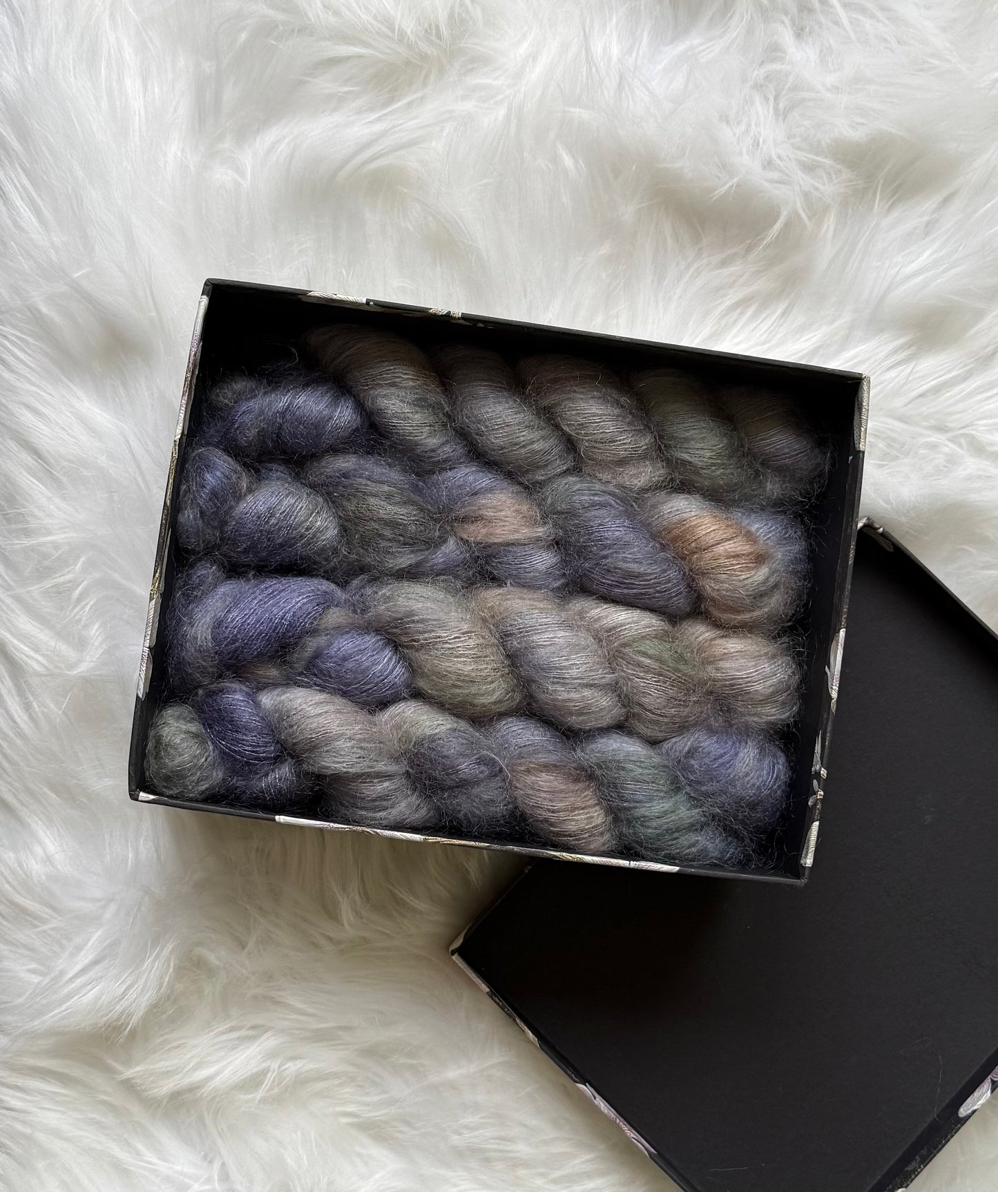 Hand dyed yarn 🌫 Colorway: Storm Memory