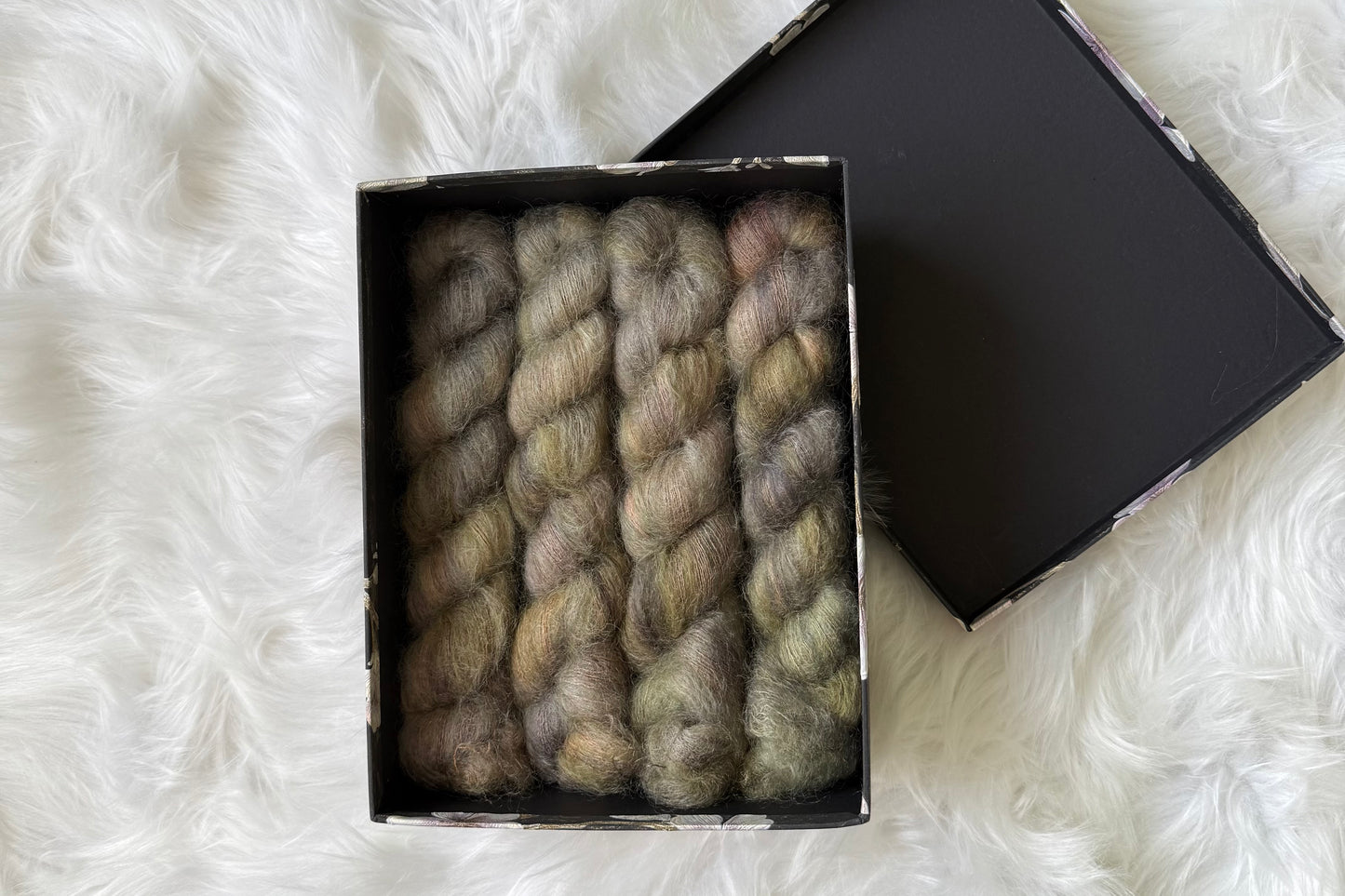 Hand dyed yarn 🌾 Colorway: Forest Echo