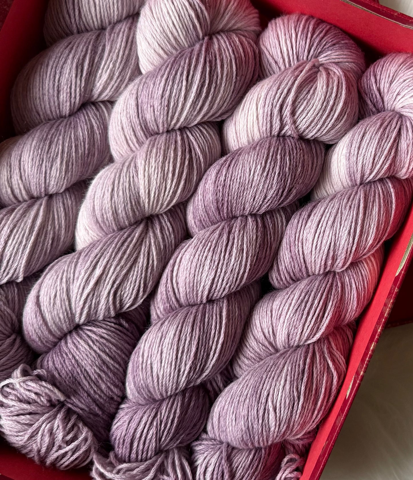 Sock Yarn Fingering Hand Dyed Merino Nylon 100g 420m – Aurora Walk Lavender Haze