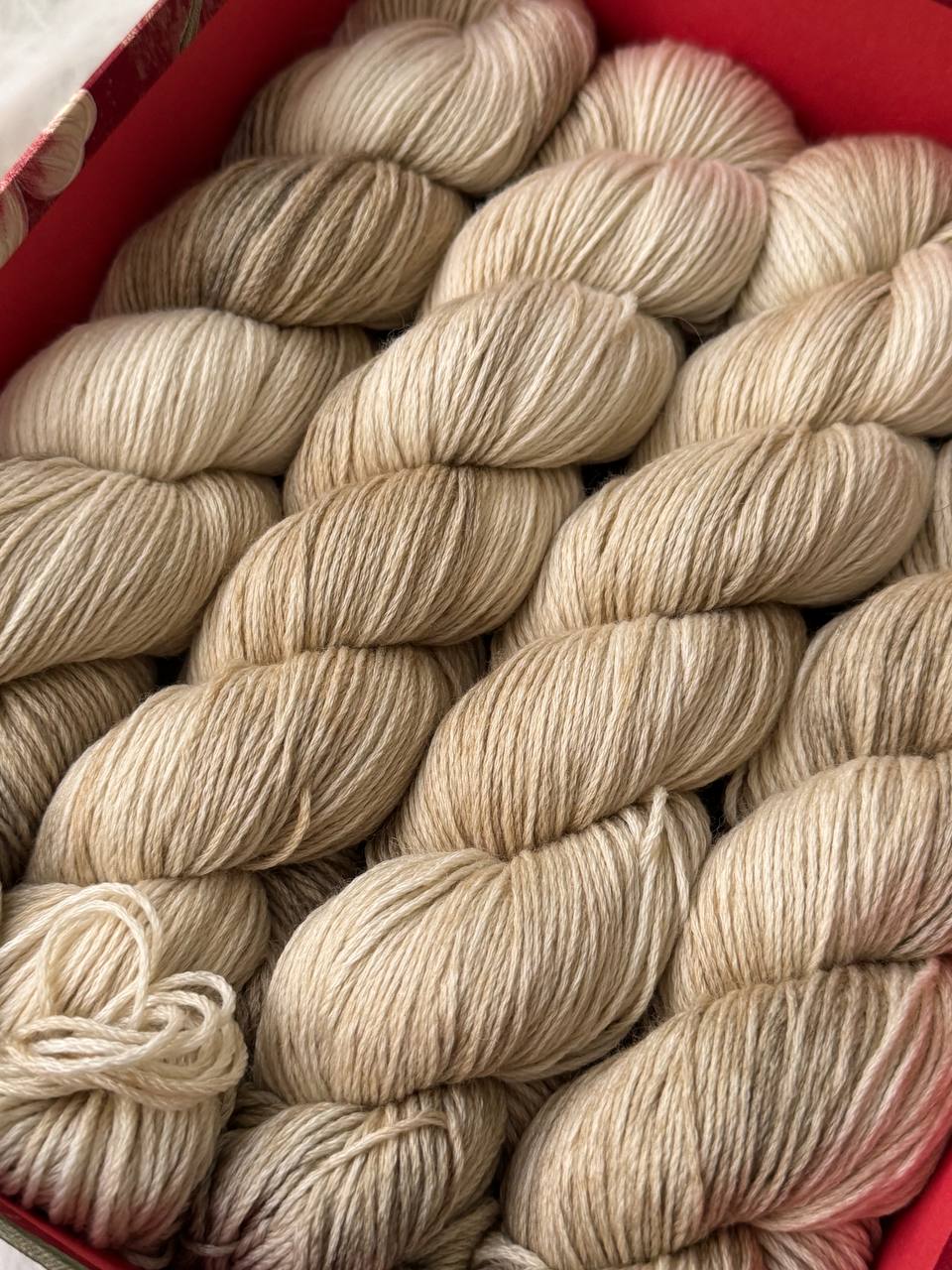 Sock Yarn Fingering Hand Dyed Merino Nylon 100g 420m – Aurora Walk Whispered Sand