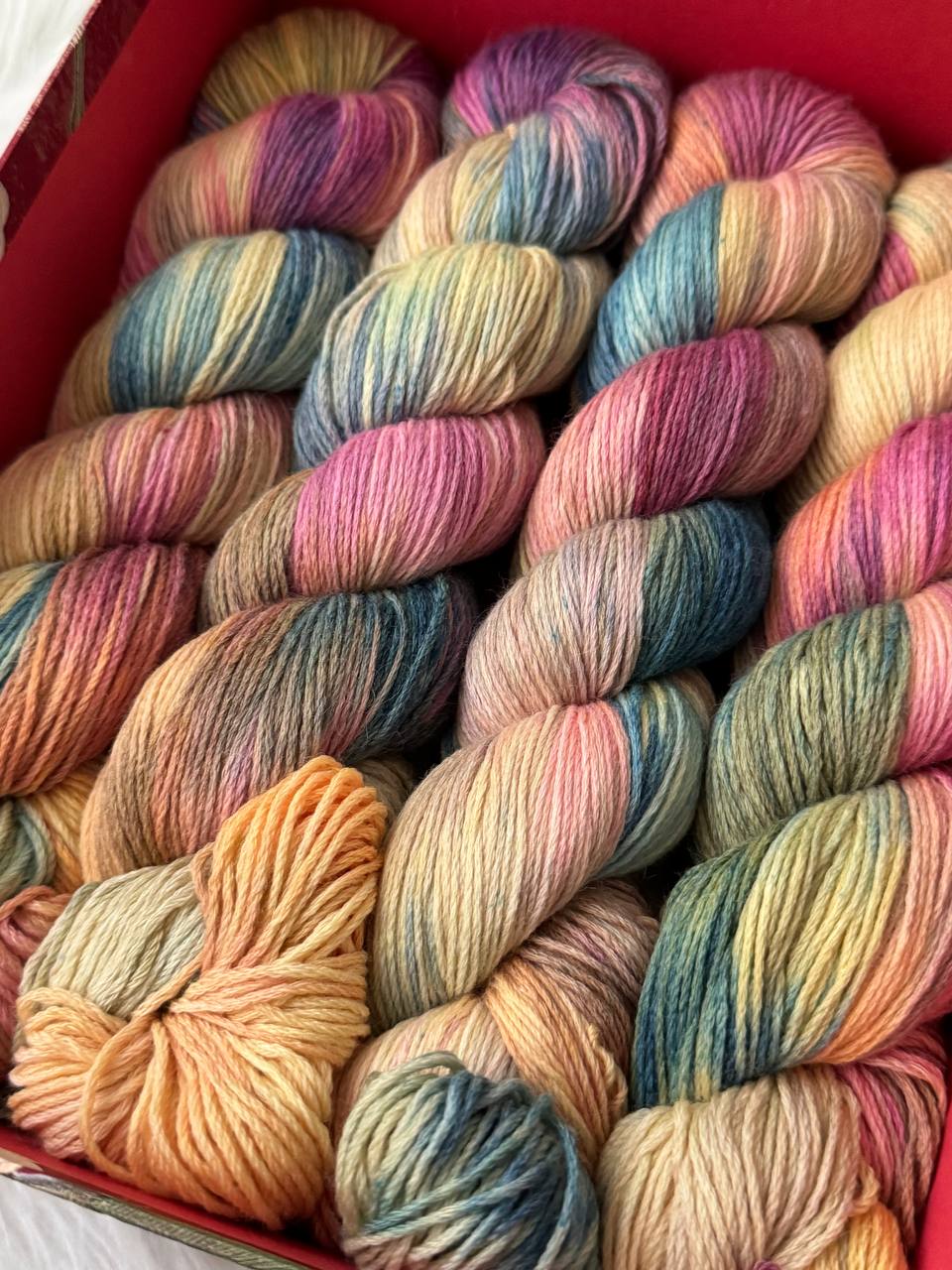 Sock Yarn Fingering Hand Dyed Merino Nylon 100g 420m – Aurora Walk Ocean Sunrise Dream