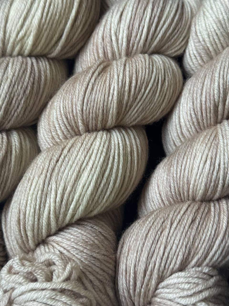 Merino Yarn – 100% Superwash Merino – 250m / 100g Pearl Serenade