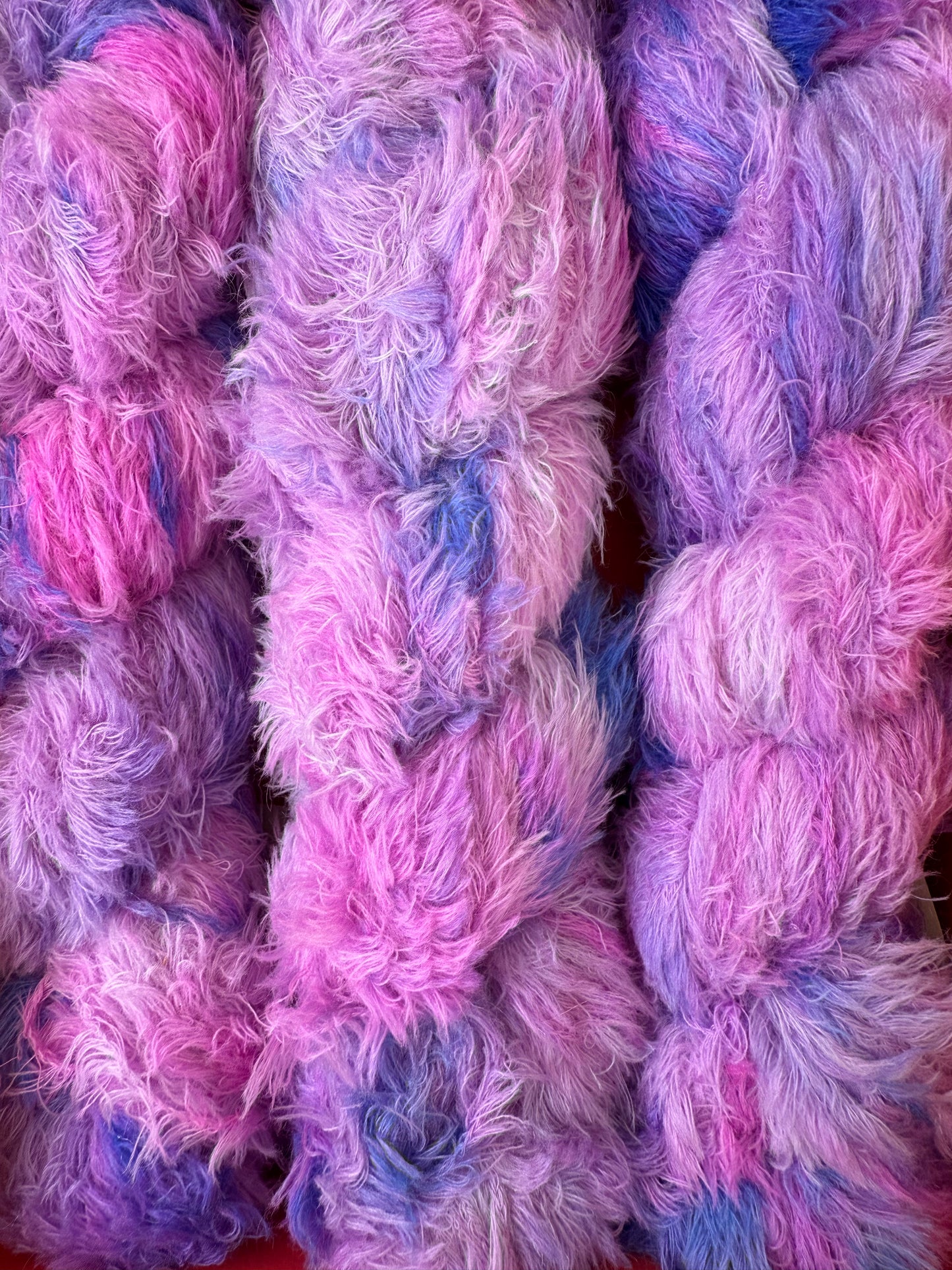 Hand dyed yarn 💜 Colour: “Violet Pop”
from the Dream Fuzz collection