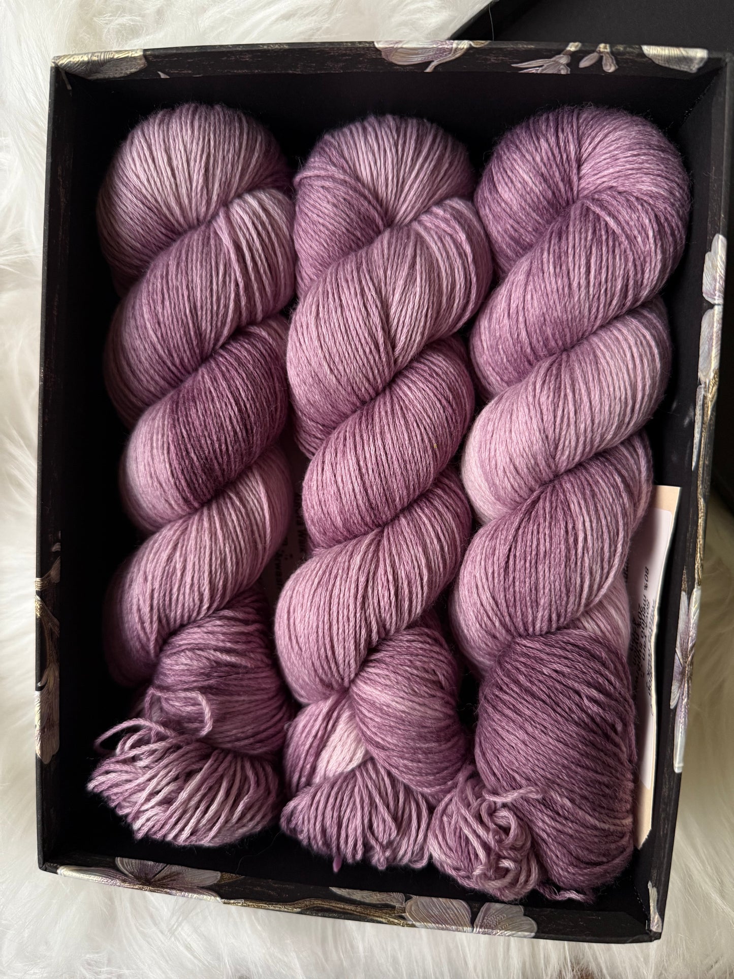 Sock Yarn Fingering Hand Dyed Merino Nylon 100g 420m – Aurora Walk Lavender Haze