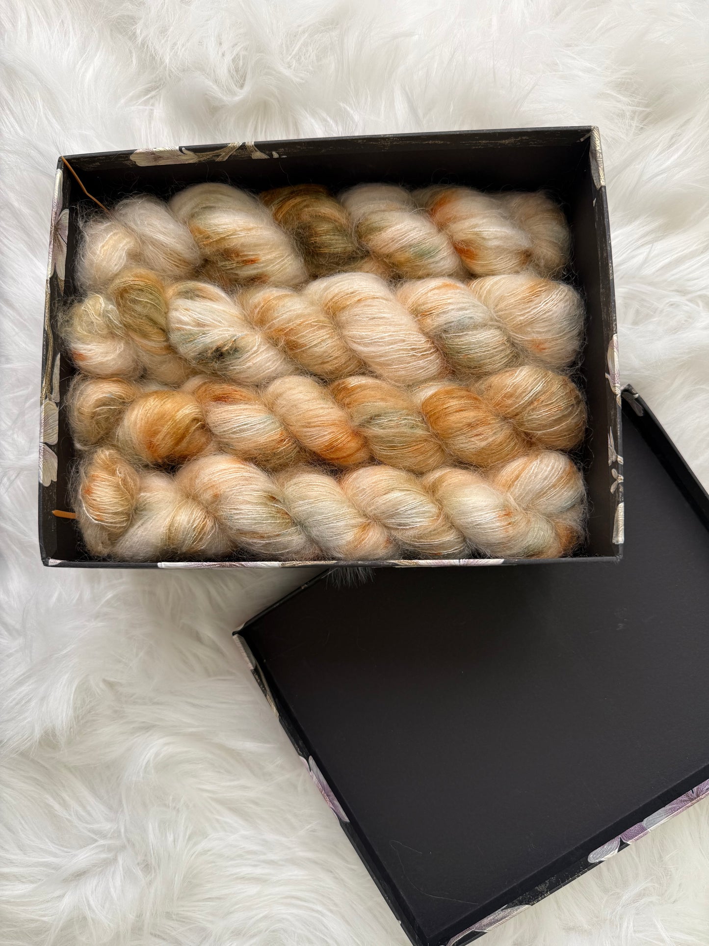 Hand dyed yarn ☀️ Colorway: Golden Haze