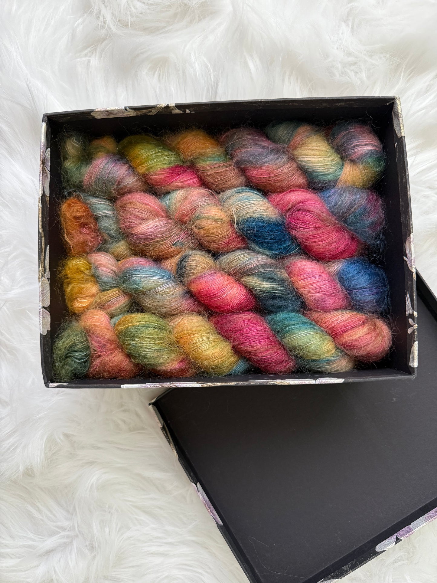 Hand dyed yarn 🌈 Colorway: Dream Reflection