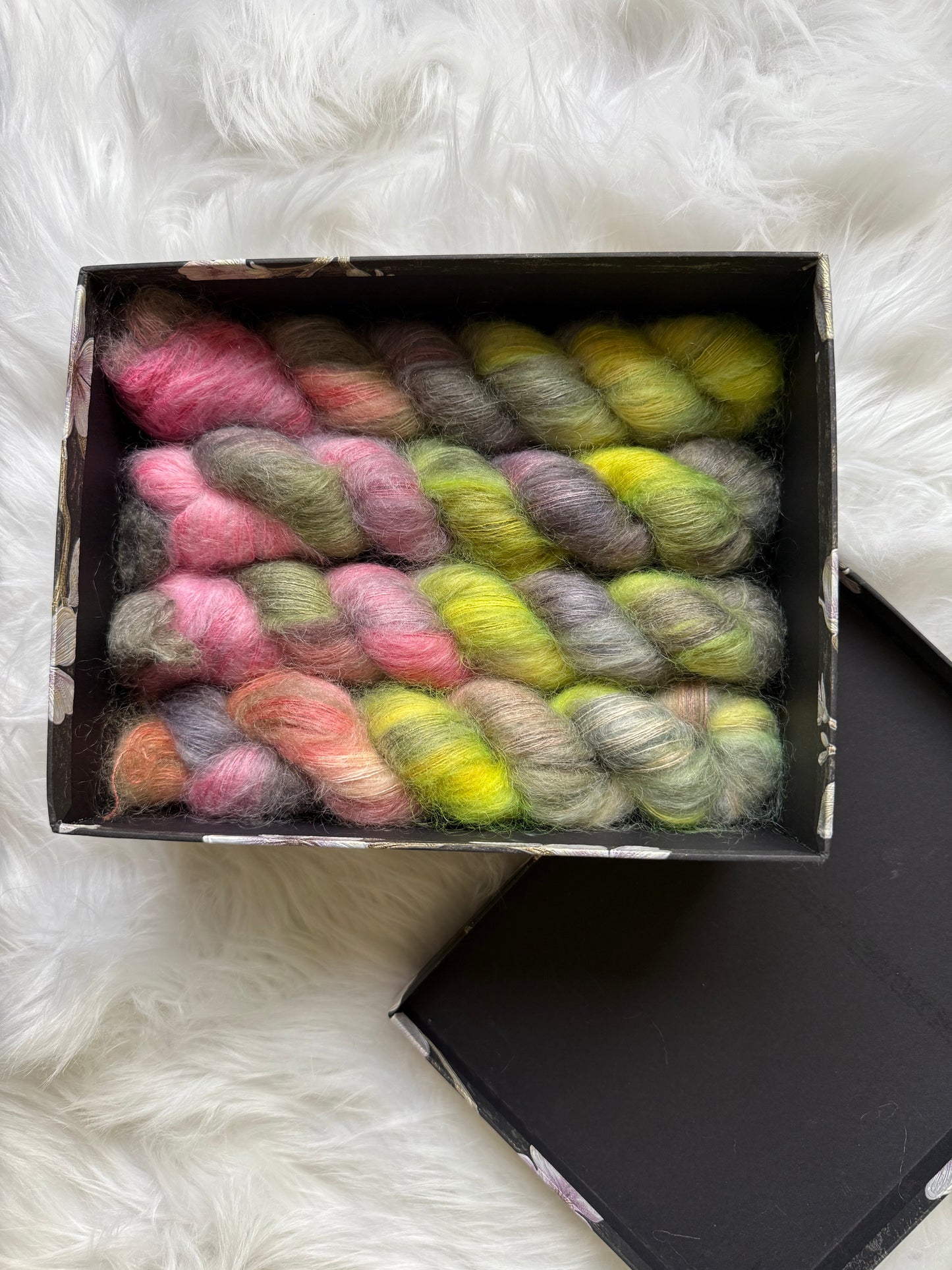 Hand dyed yarn 🌸 Colorway: First Light