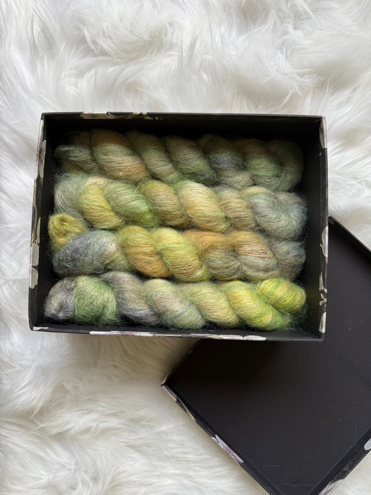 Hand dyed yarn 🌾 Colorway: Meadow Breath