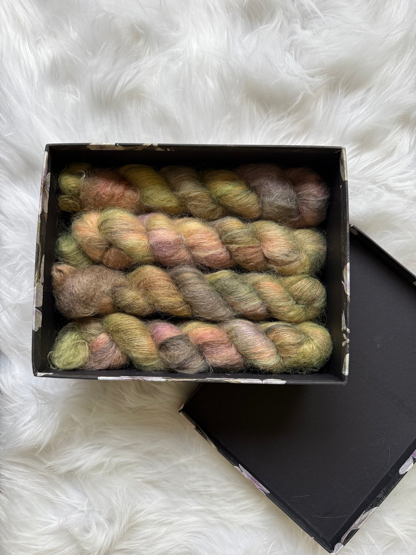 Hand dyed yarn 🌤 Colorway: Gentle Dawn