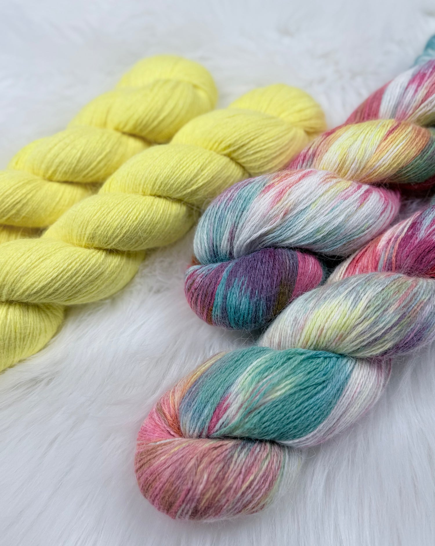 Hand dyed yarn 70% angora 10% merino 20% poliamide ~500m/100g