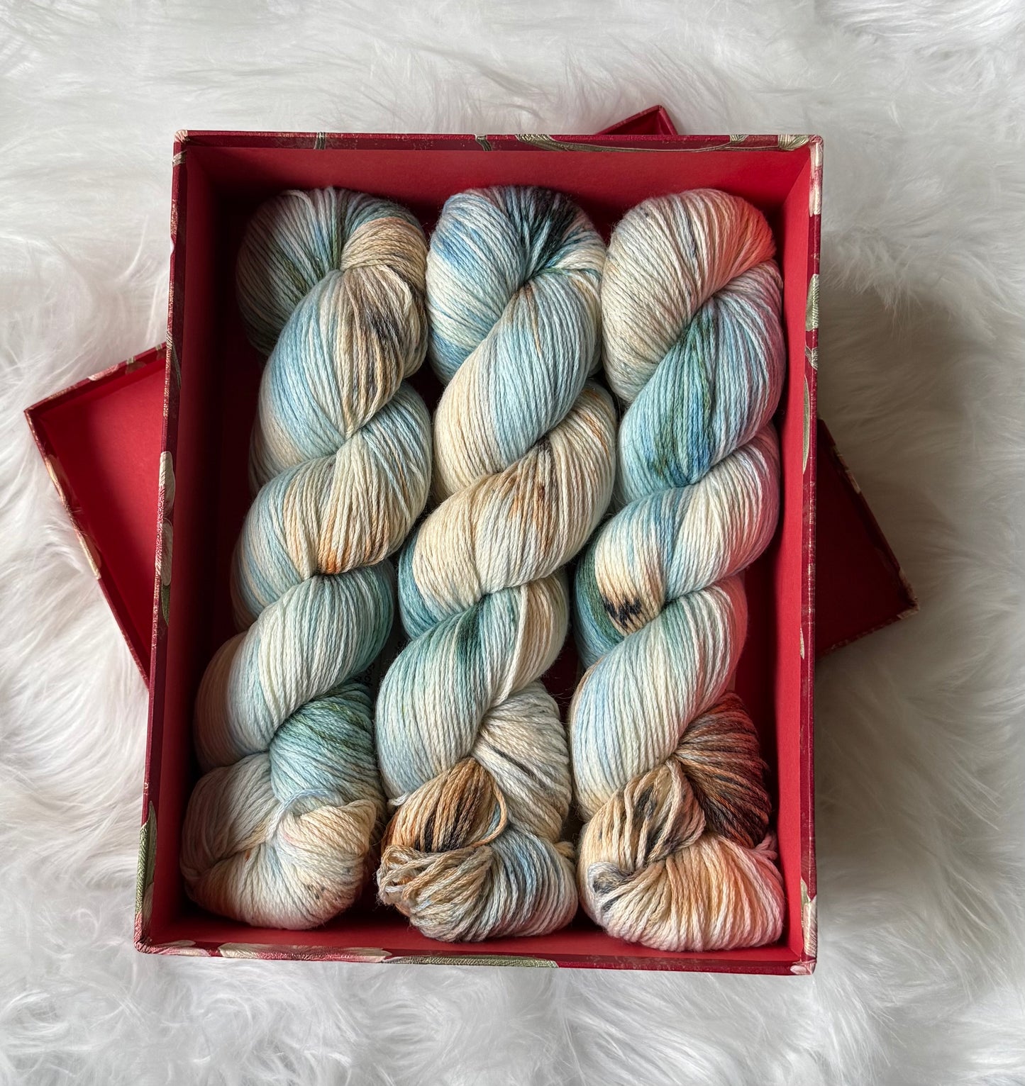 Sock Yarn Fingering Hand Dyed Merino Nylon 100g 420m – Aurora Walk Ocean Whisper