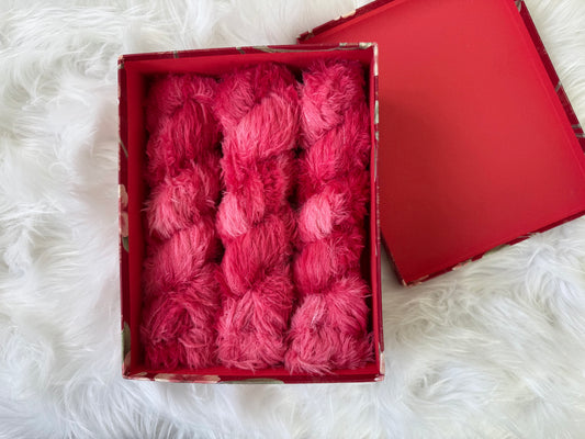 Hand dyed yarn ❤️ Colour: “Raspberry Rush”
from the Dream Fuzz collection