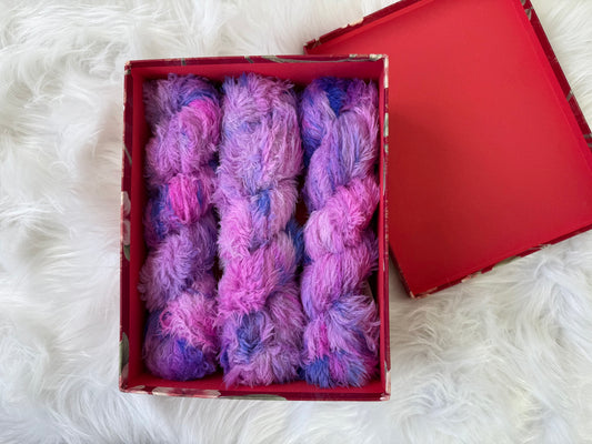 Hand dyed yarn 💜 Colour: “Violet Pop”
from the Dream Fuzz collection
