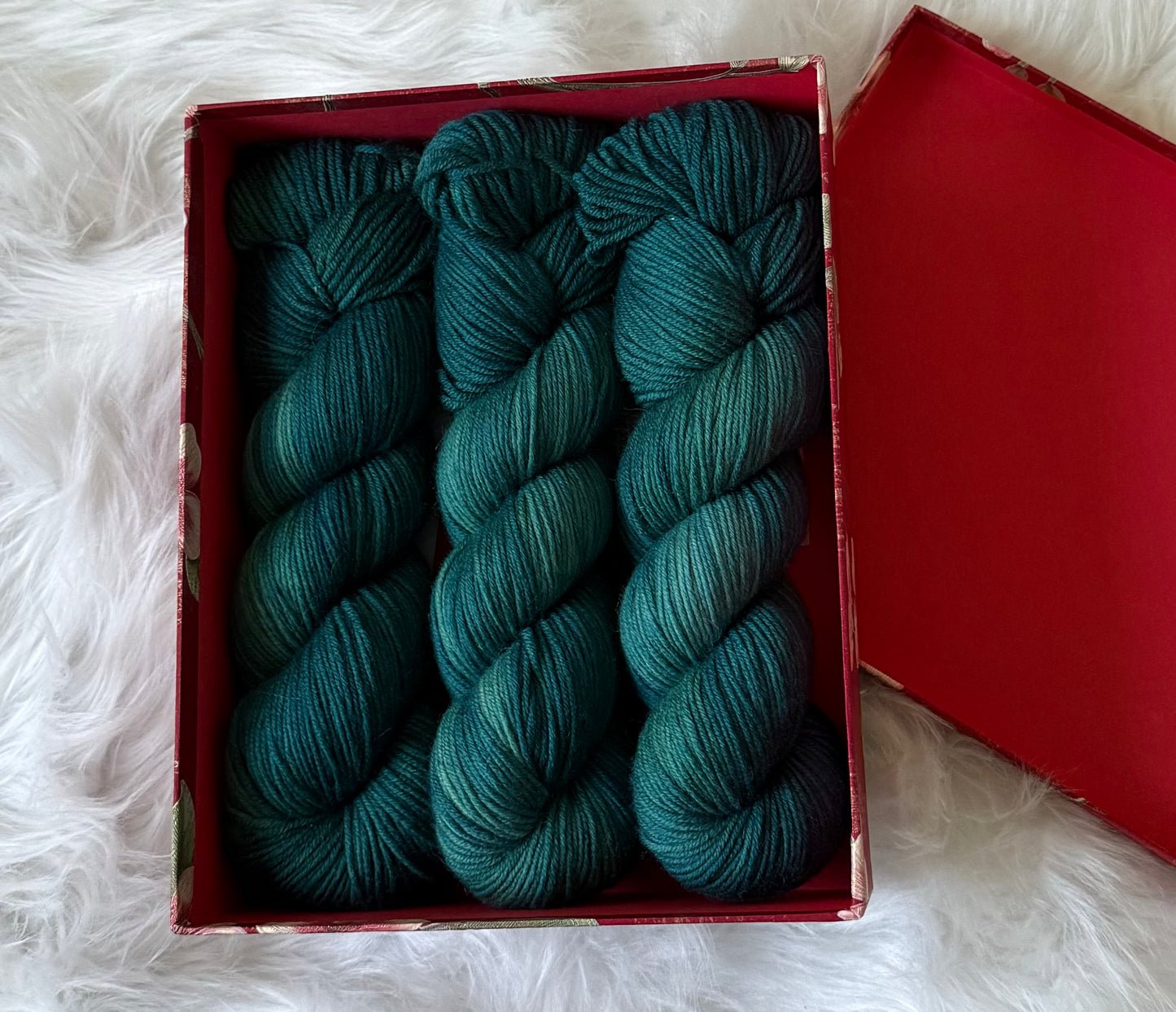 Merino Yarn – 100% Superwash Merino – 250m / 100g Forest Cello