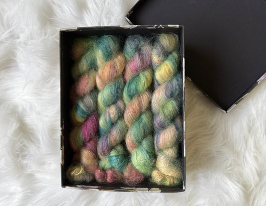 Hand dyed yarn 🌈 Colorway: Secret Garden