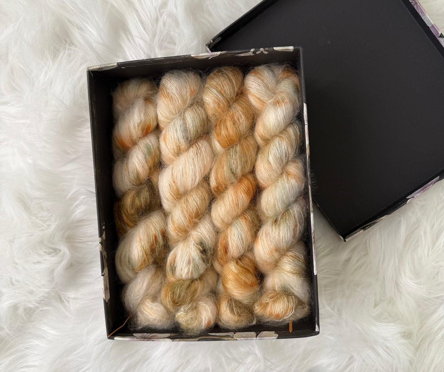 Hand dyed yarn ☀️ Colorway: Golden Haze