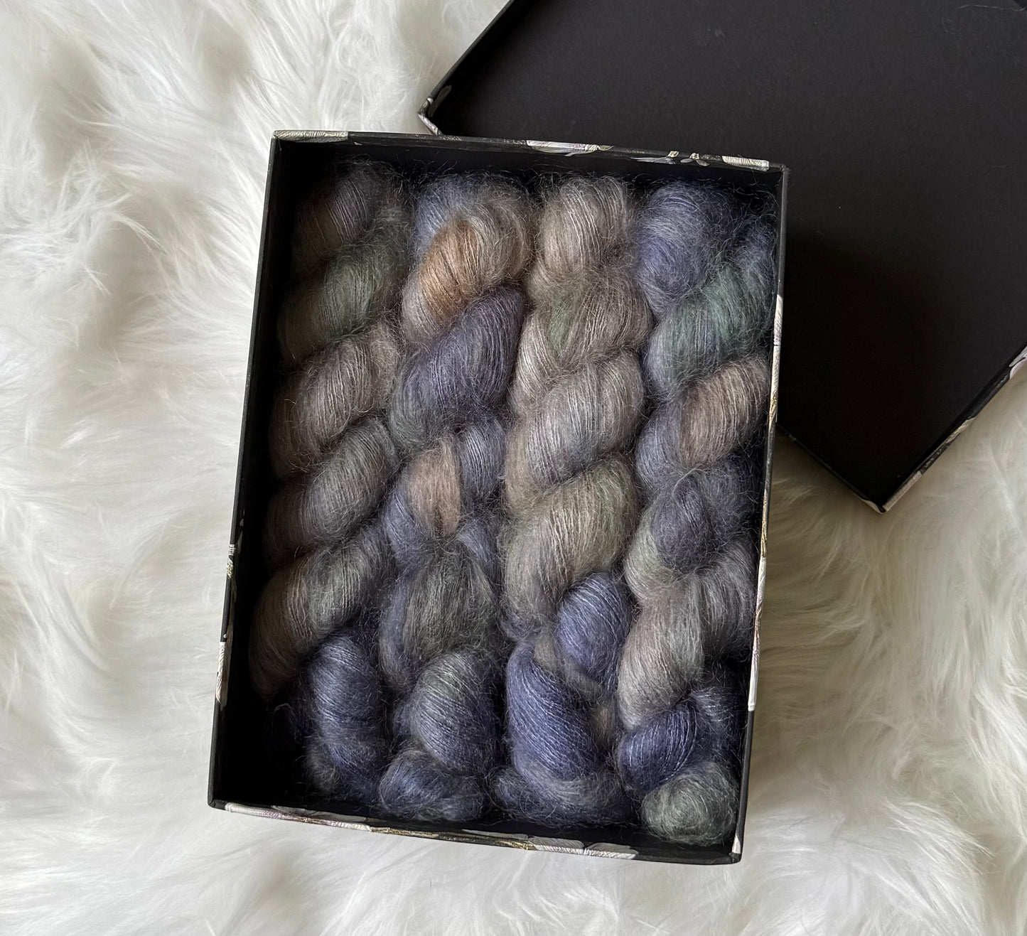 Hand dyed yarn 🌫 Colorway: Storm Memory