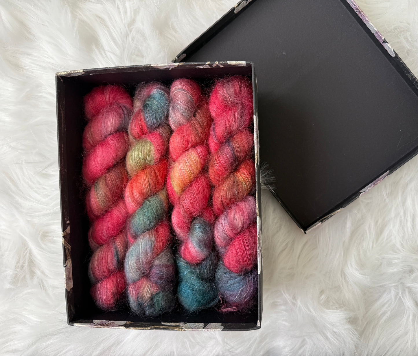 Hand dyed yarn 🌅 Colorway: Sunset After Rain