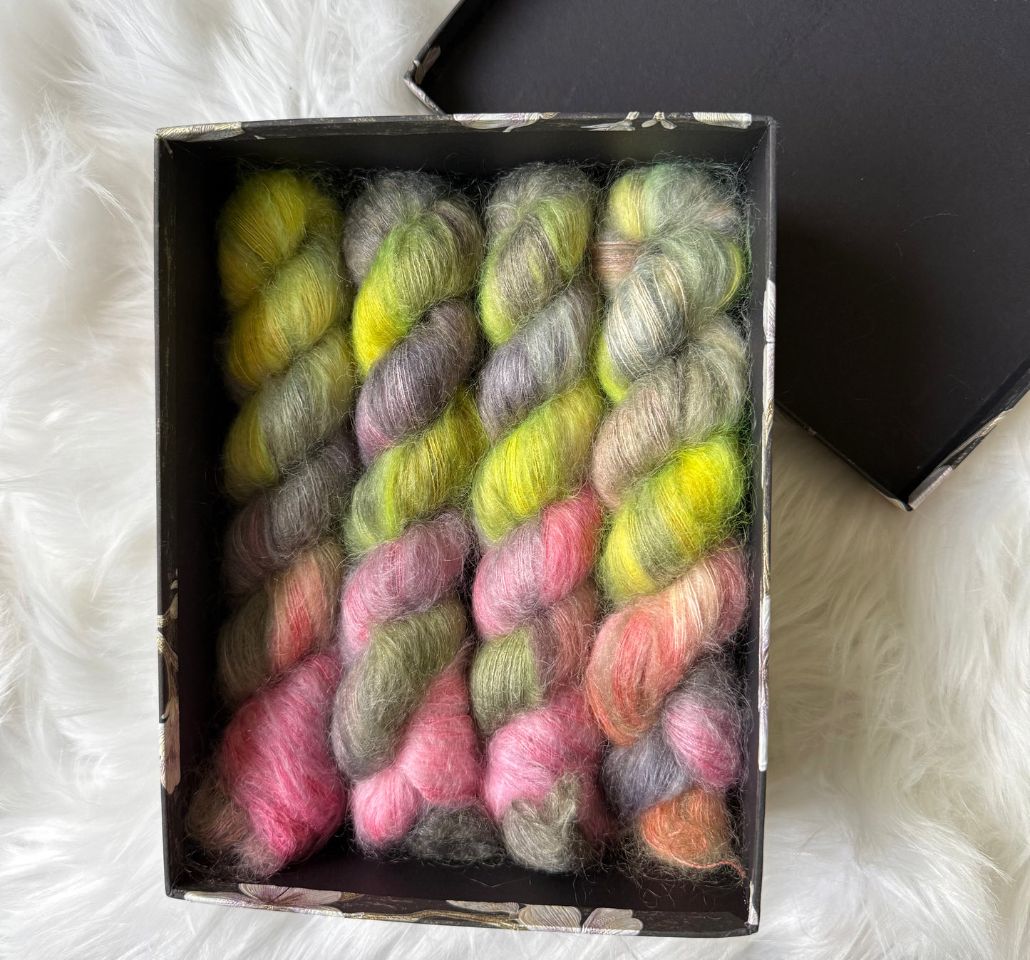 Hand dyed yarn 🌸 Colorway: First Light