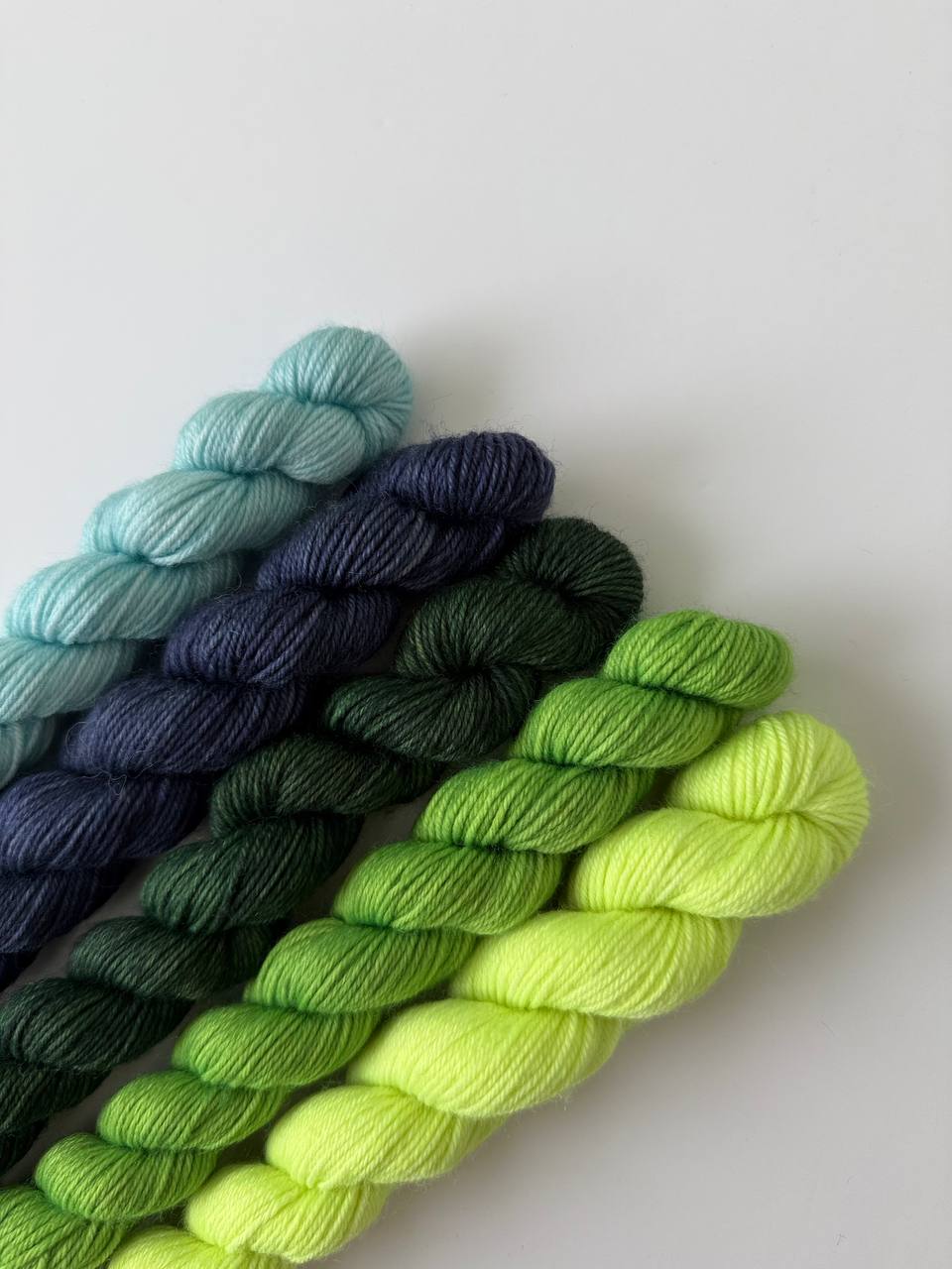 Hand Dyed Sock Yarn Mini Set | Fingering Weight Merino Nylon | 5×20g Mini Skeins | Electric Tide ⚡| #1001
