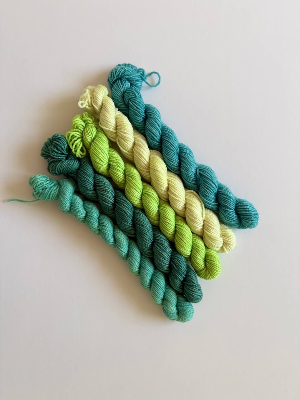 Hand Dyed Sock Yarn Mini Set | Fingering Weight Merino Nylon | 5×20g Mini Skeins |Tropical Lagoon 🏝️| #1011