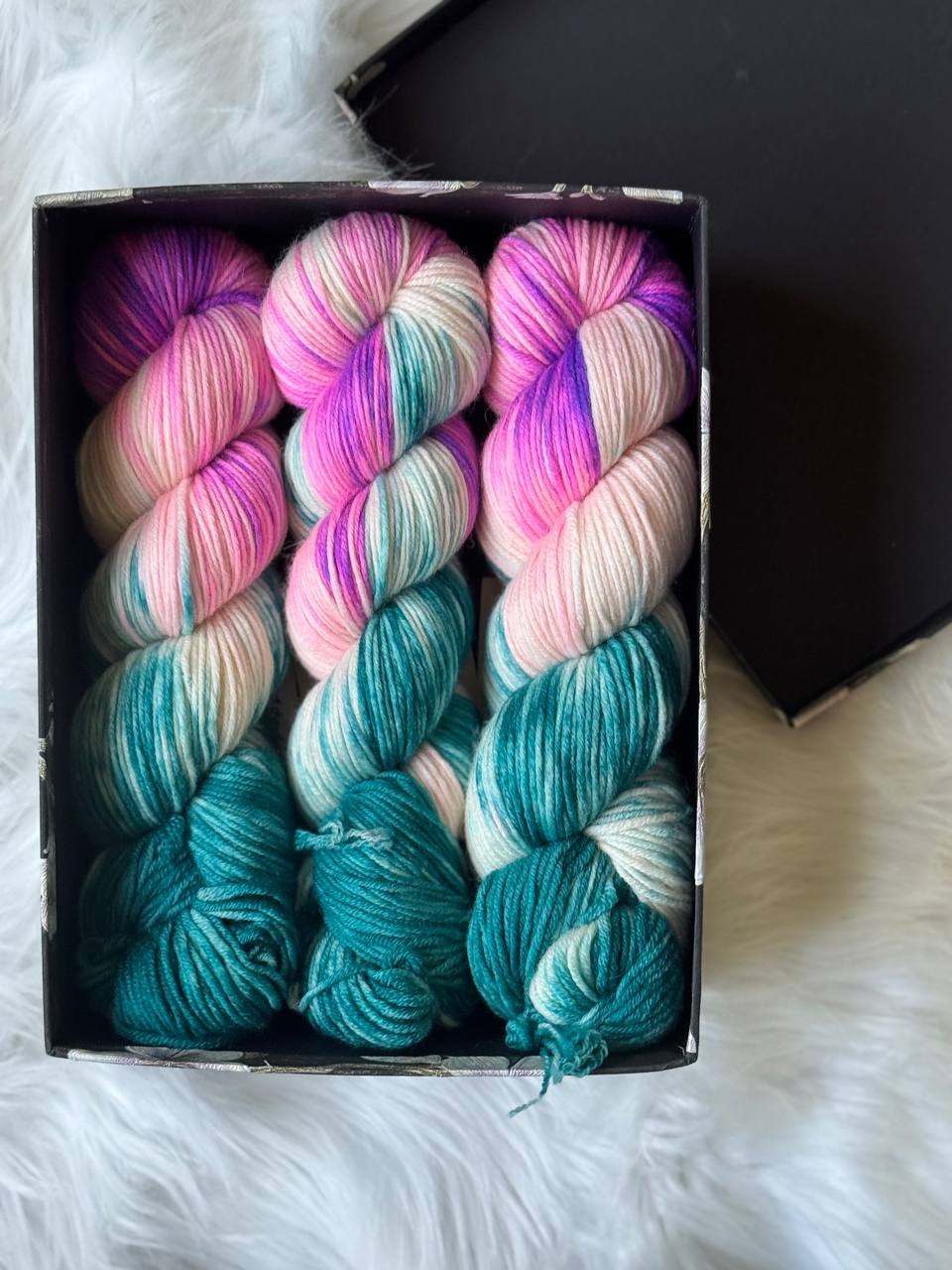 Merino Yarn – 100% Superwash Merino – 250m / 100g Tropical Fantasy Aria