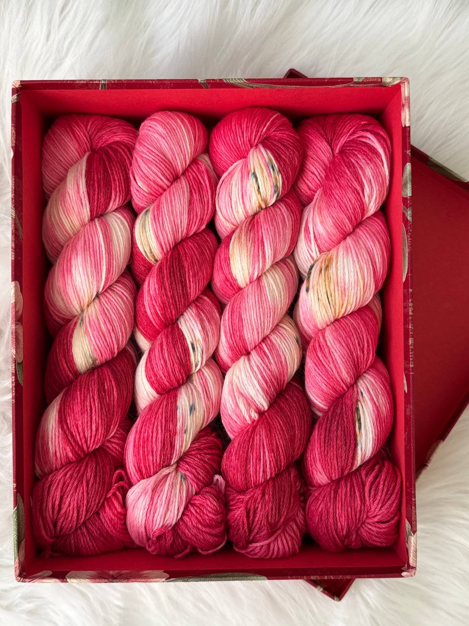 Sock Yarn Fingering Hand Dyed Merino Nylon 100g 420m – Aurora Walk Northern Rose Glow