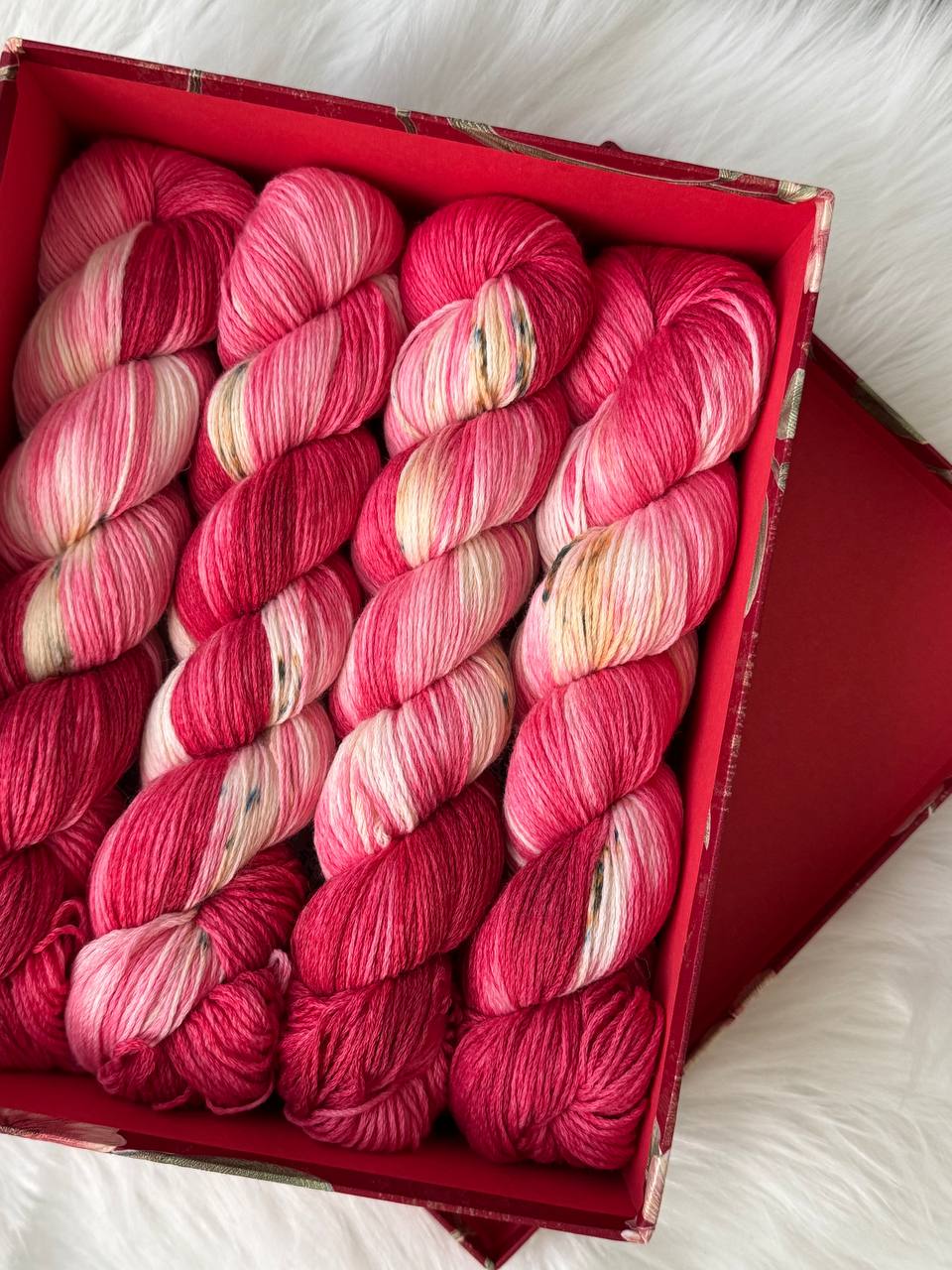 Sock Yarn Fingering Hand Dyed Merino Nylon 100g 420m – Aurora Walk Northern Rose Glow