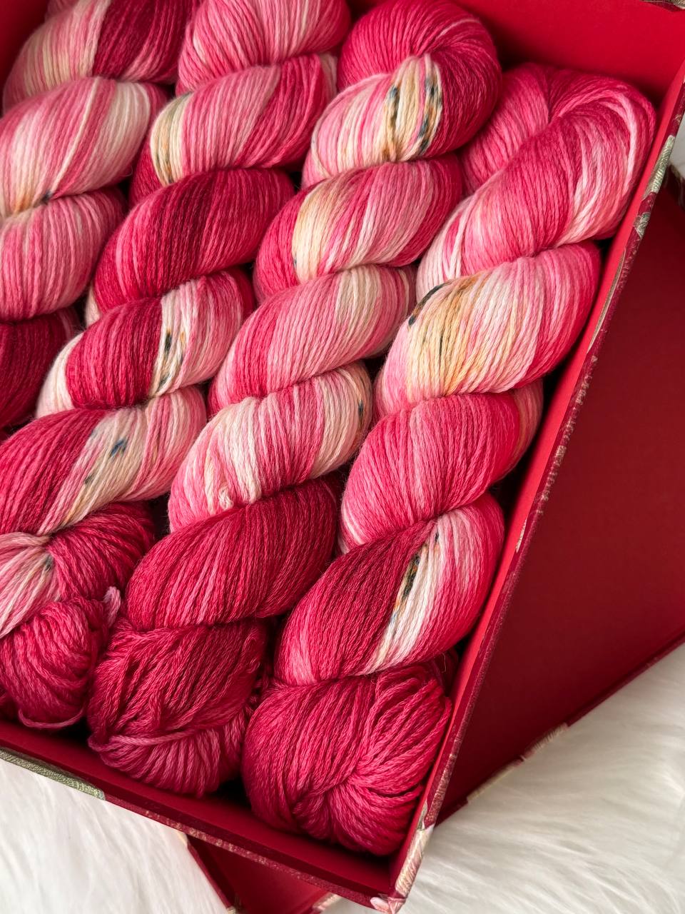 Sock Yarn Fingering Hand Dyed Merino Nylon 100g 420m – Aurora Walk Northern Rose Glow