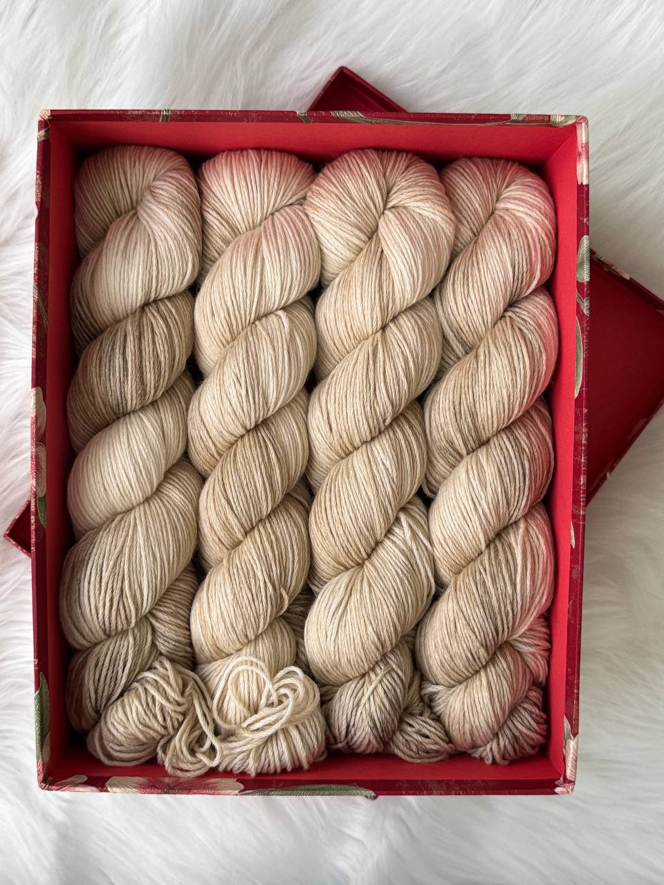 Sock Yarn Fingering Hand Dyed Merino Nylon 100g 420m – Aurora Walk Whispered Sand