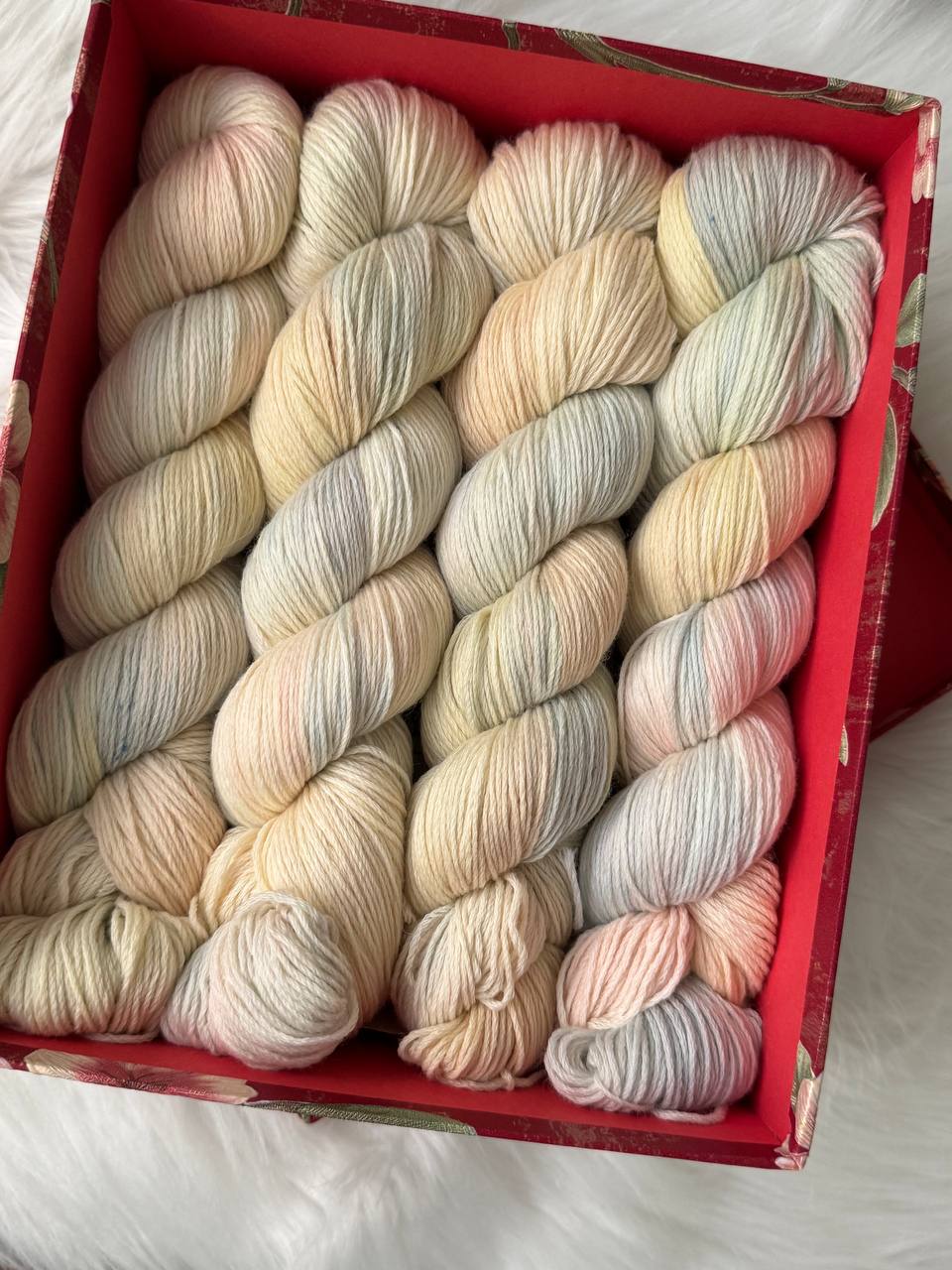 Sock Yarn Fingering Hand Dyed Merino Nylon 100g 420m – Aurora Walk Moonlit Cream