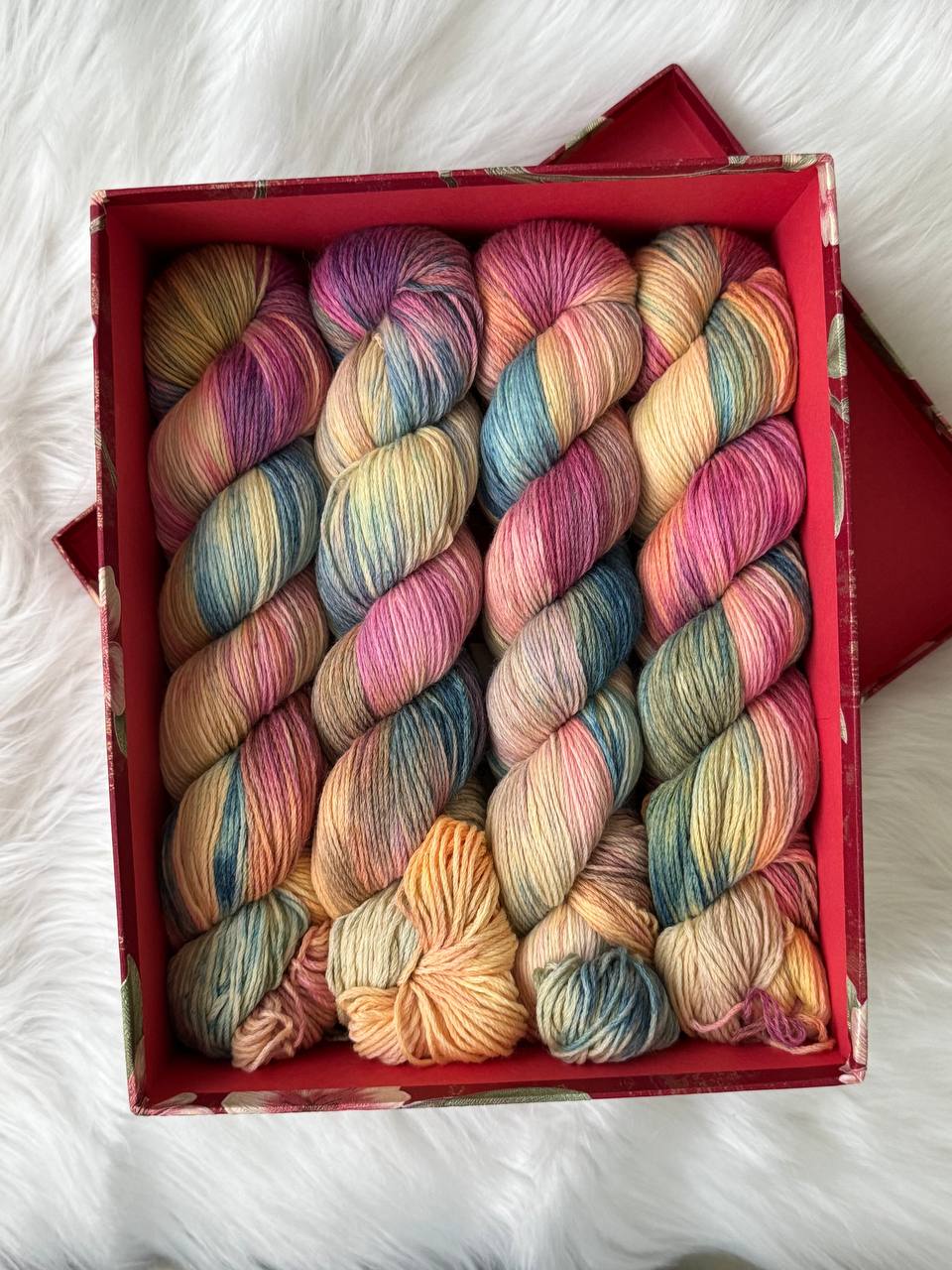 Sock Yarn Fingering Hand Dyed Merino Nylon 100g 420m – Aurora Walk Ocean Sunrise Dream