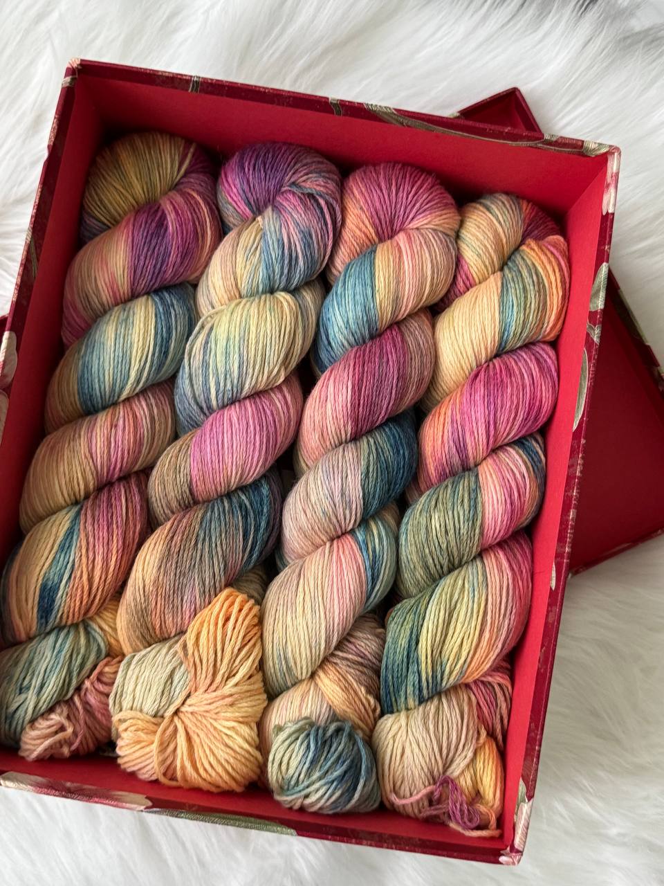 Sock Yarn Fingering Hand Dyed Merino Nylon 100g 420m – Aurora Walk Ocean Sunrise Dream