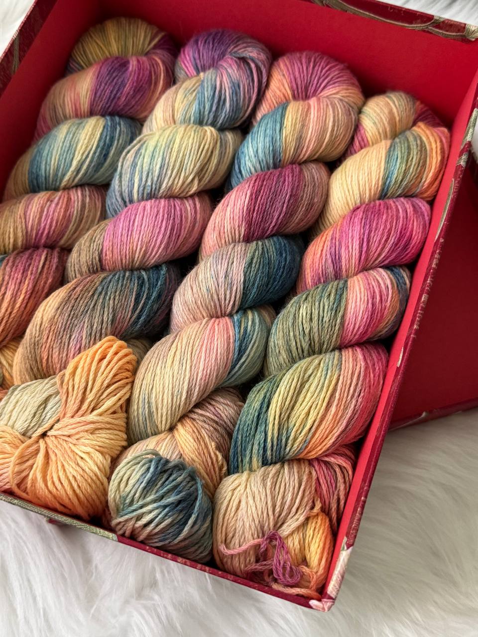 Sock Yarn Fingering Hand Dyed Merino Nylon 100g 420m – Aurora Walk Ocean Sunrise Dream