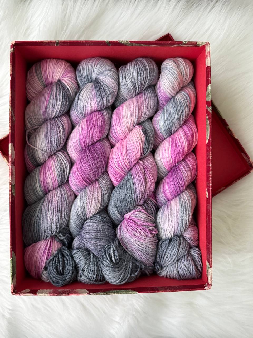 Sock Yarn Fingering Hand Dyed Merino Nylon 100g 420m – Aurora Walk Moonlit Orchid