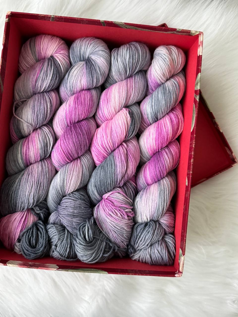 Sock Yarn Fingering Hand Dyed Merino Nylon 100g 420m – Aurora Walk Moonlit Orchid