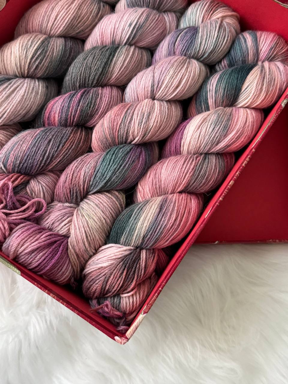 Sock Yarn Fingering Hand Dyed Merino Nylon 100g 420m – Aurora Walk Twilight Rose Smoke