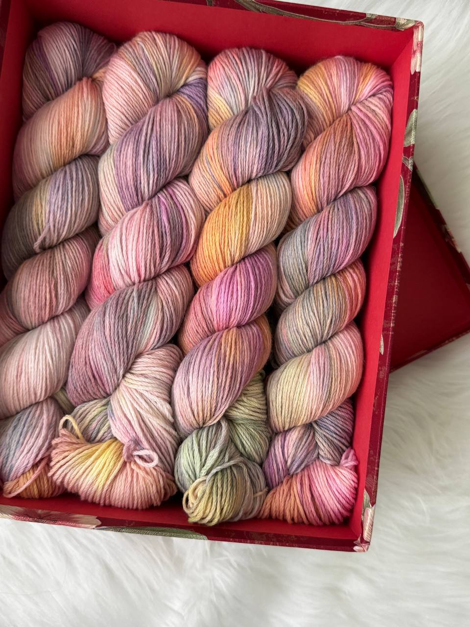 Sock Yarn Fingering Hand Dyed Merino Nylon 100g 420m – Aurora Walk Rosy Antique Garden