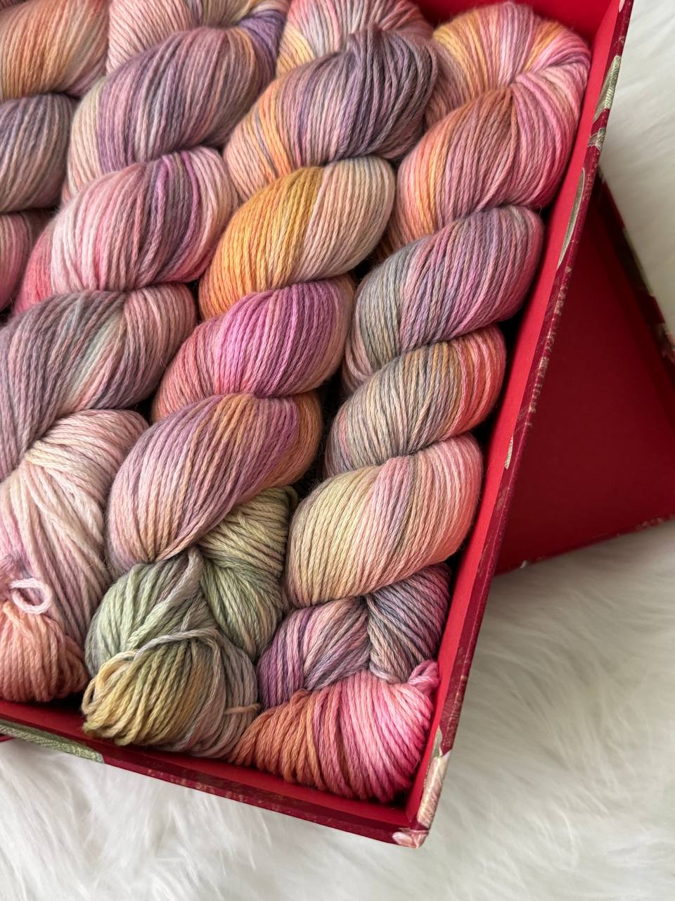 Sock Yarn Fingering Hand Dyed Merino Nylon 100g 420m – Aurora Walk Rosy Antique Garden