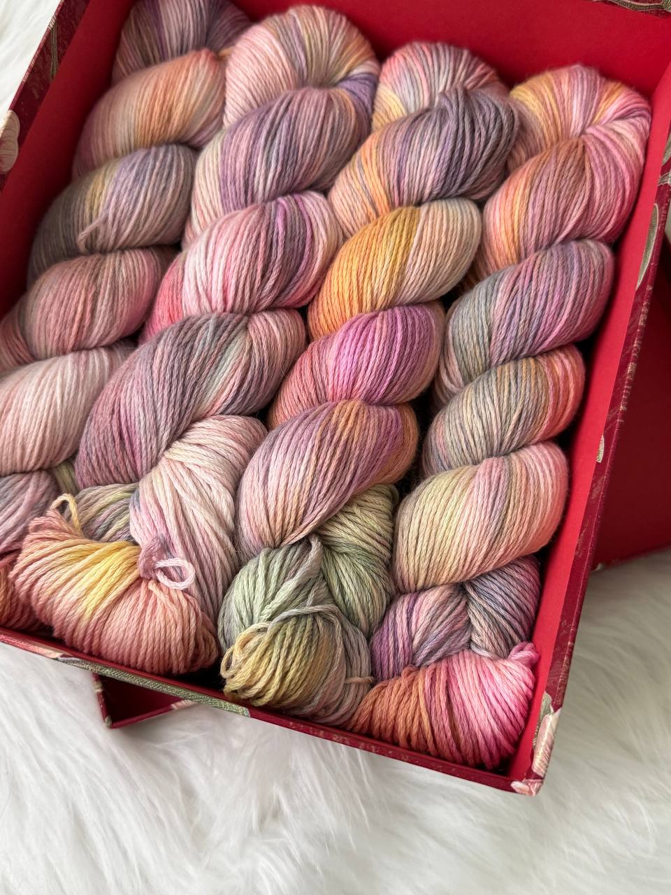 Sock Yarn Fingering Hand Dyed Merino Nylon 100g 420m – Aurora Walk Rosy Antique Garden