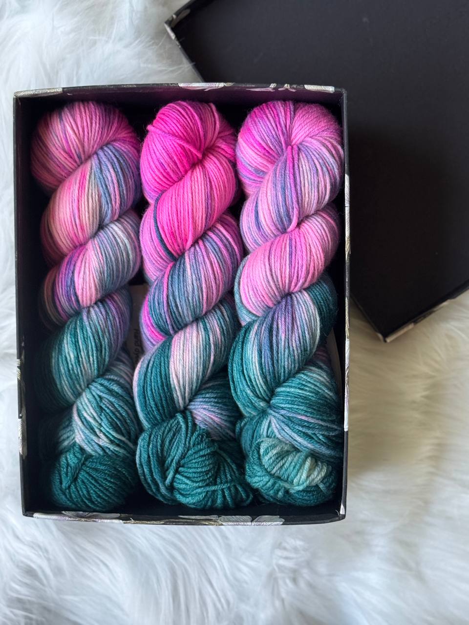 Merino Yarn – 100% Superwash Merino – 250m / 100g Neon Sonata