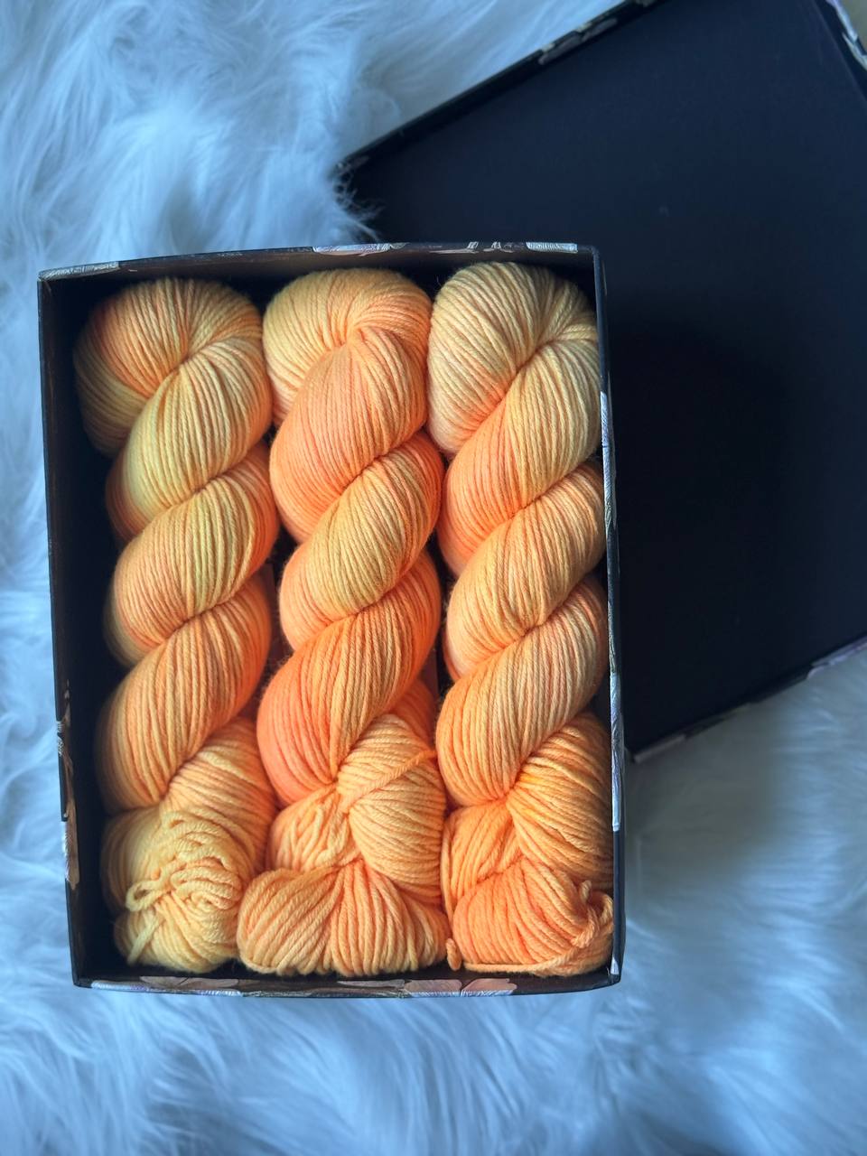 Merino Yarn – 100% Superwash Merino – 250m / 100g Mango Prelude