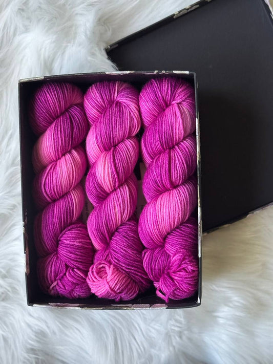Merino Yarn – 100% Superwash Merino – 250m / 100g Fuchsia Rhapsody