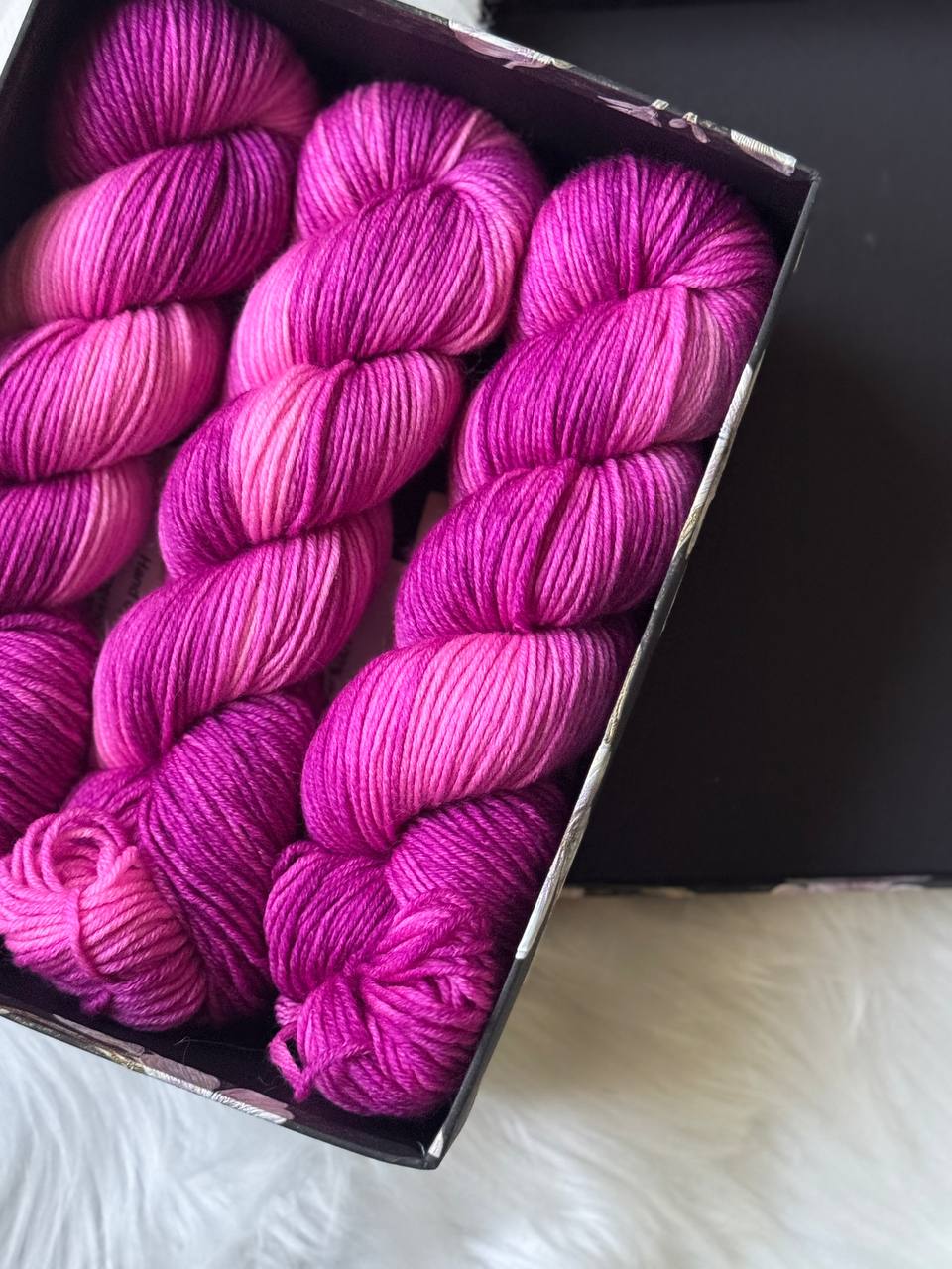 Merino Yarn – 100% Superwash Merino – 250m / 100g Fuchsia Rhapsody