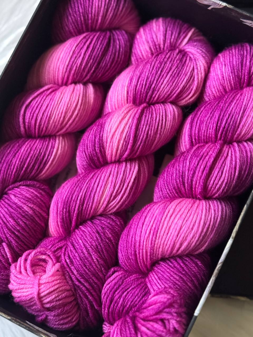 Merino Yarn – 100% Superwash Merino – 250m / 100g Fuchsia Rhapsody