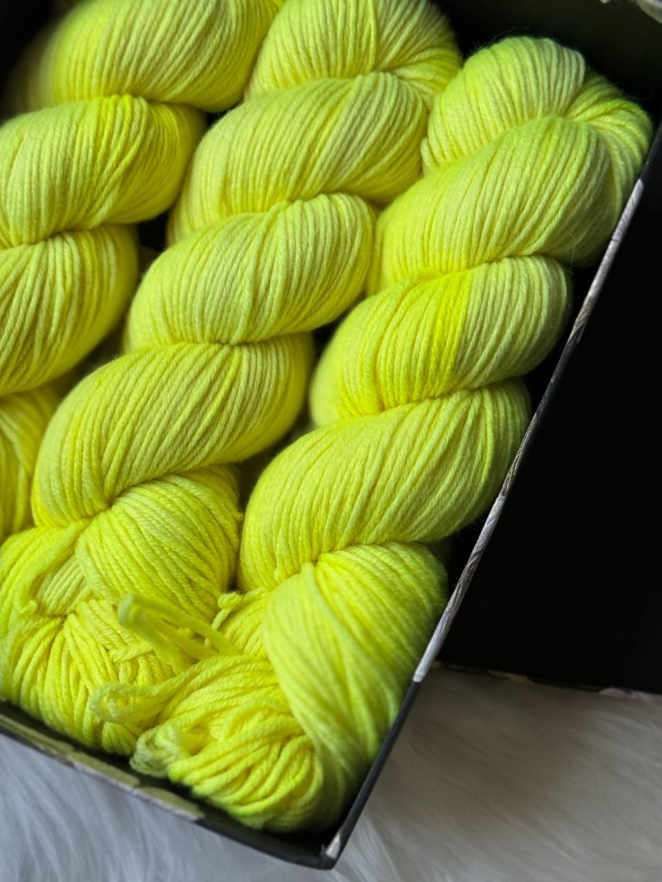 Merino Yarn – 100% Superwash Merino – 250m / 100g  Lemon Vivace