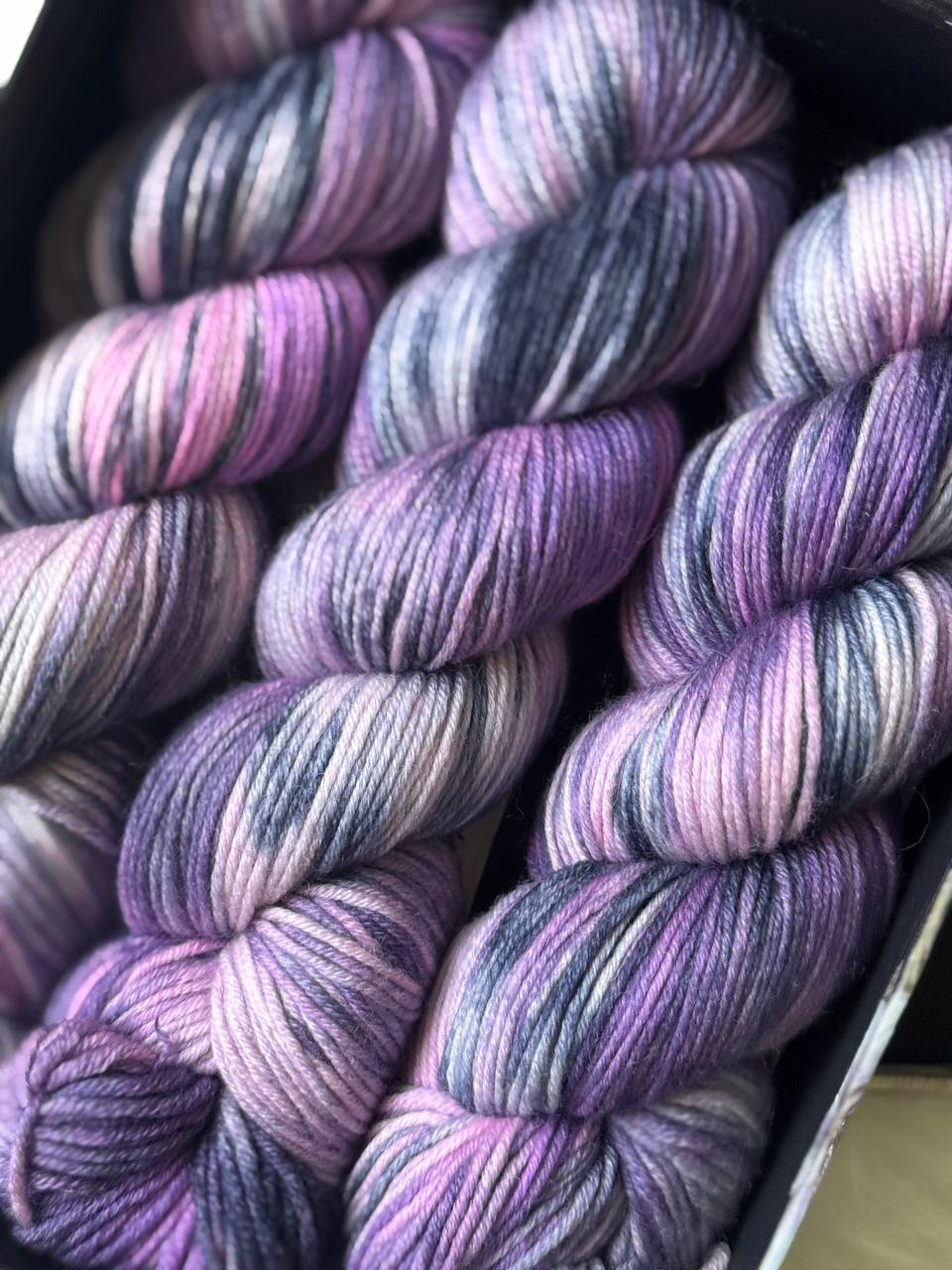 Merino Yarn – 100% Superwash Merino – 250m / 100g                 Midnight Serenade