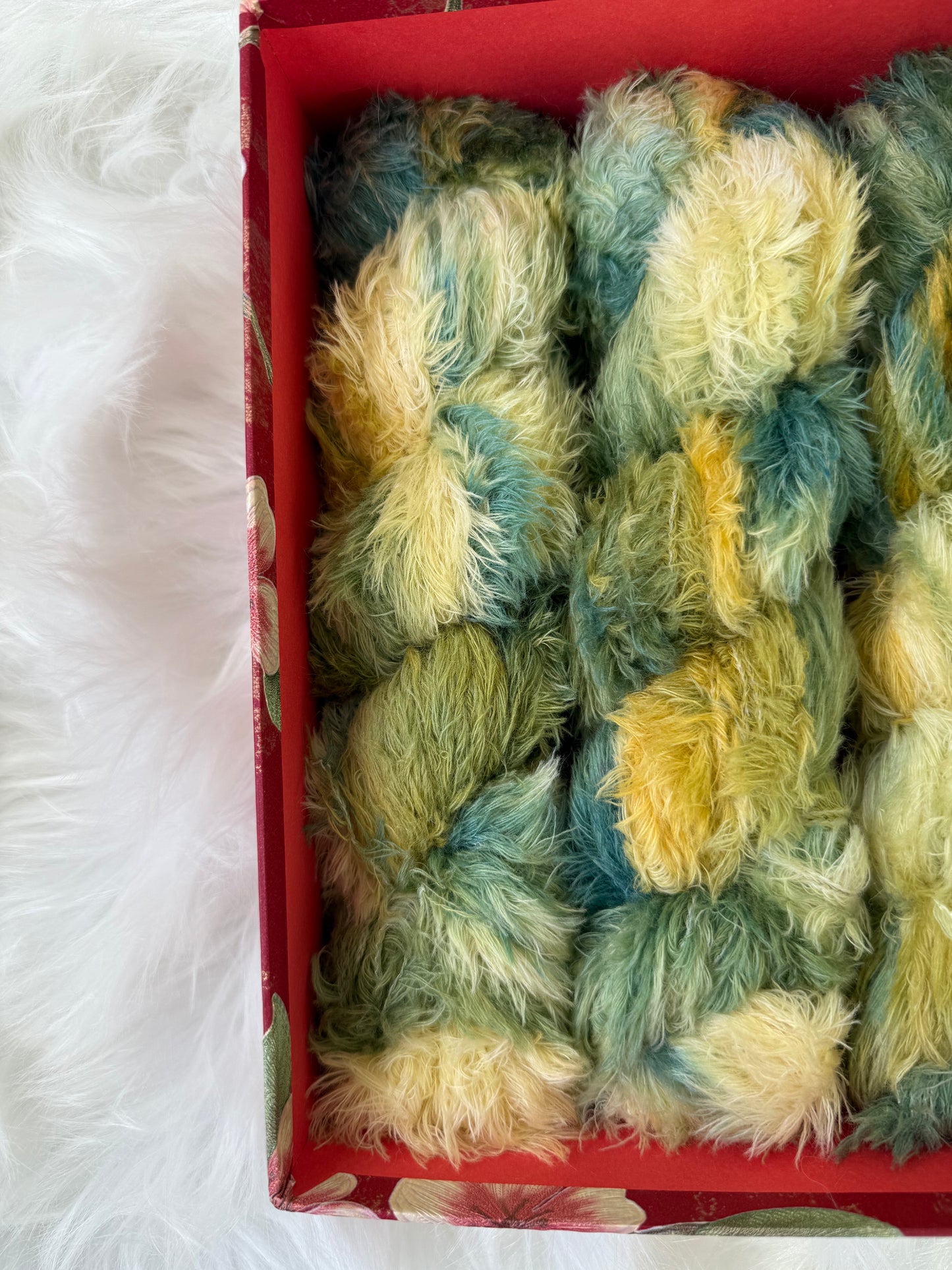 Hand dyed yarn 💚 Colour: “Forest Lemonade”
from the Dream Fuzz collection