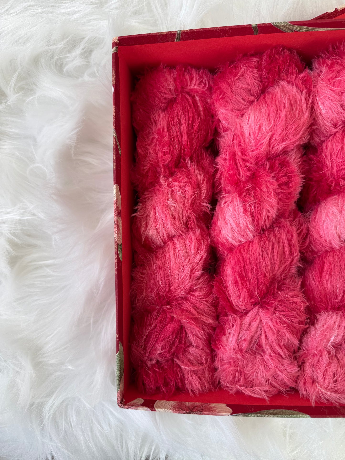 Hand dyed yarn ❤️ Colour: “Raspberry Rush”
from the Dream Fuzz collection