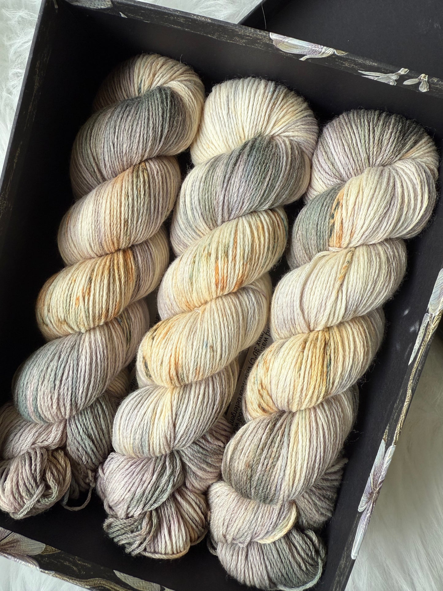 Sock Yarn Fingering Hand Dyed Merino Nylon 100g 420m – Aurora Walk Misty Path